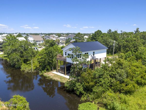 825 Larkspur Lane, Bay Saint Louis, MS 39520