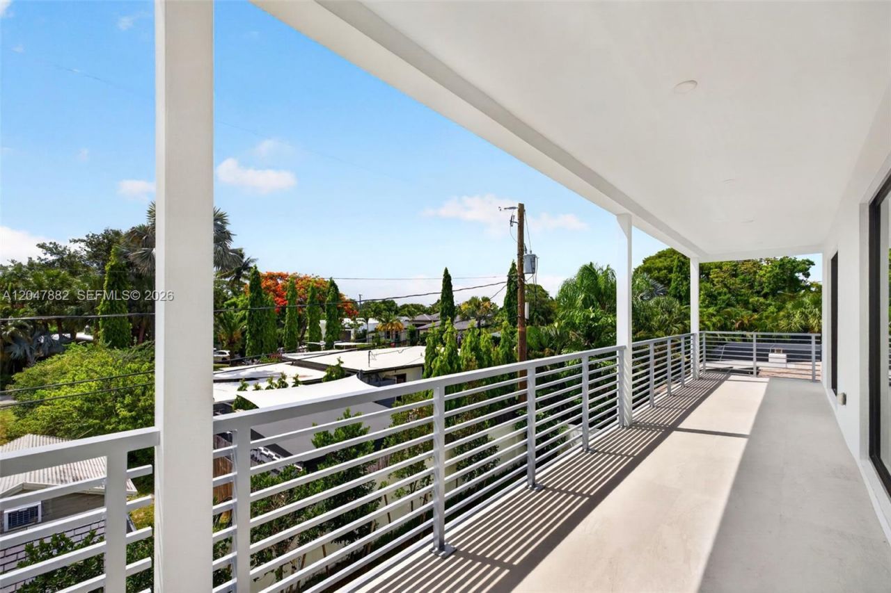 2015 NE 4th Ave, Wilton Manors, FL 33305 Photo