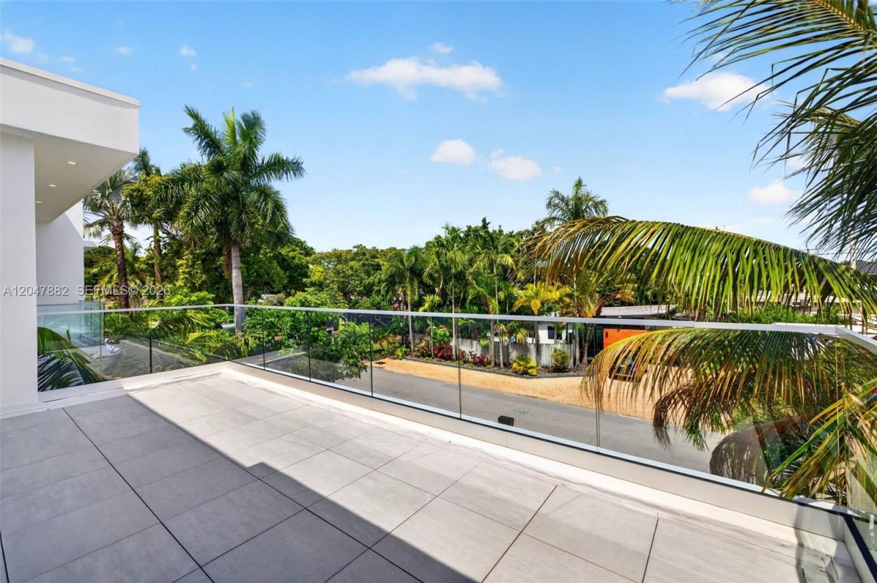 2015 NE 4th Ave, Wilton Manors, FL 33305 Photo