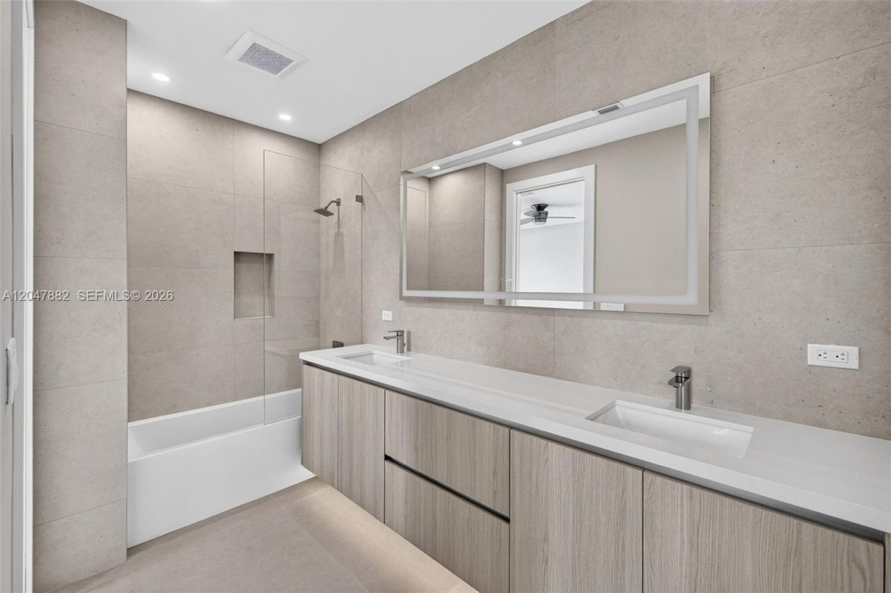 2015 NE 4th Ave, Wilton Manors, FL 33305 Photo