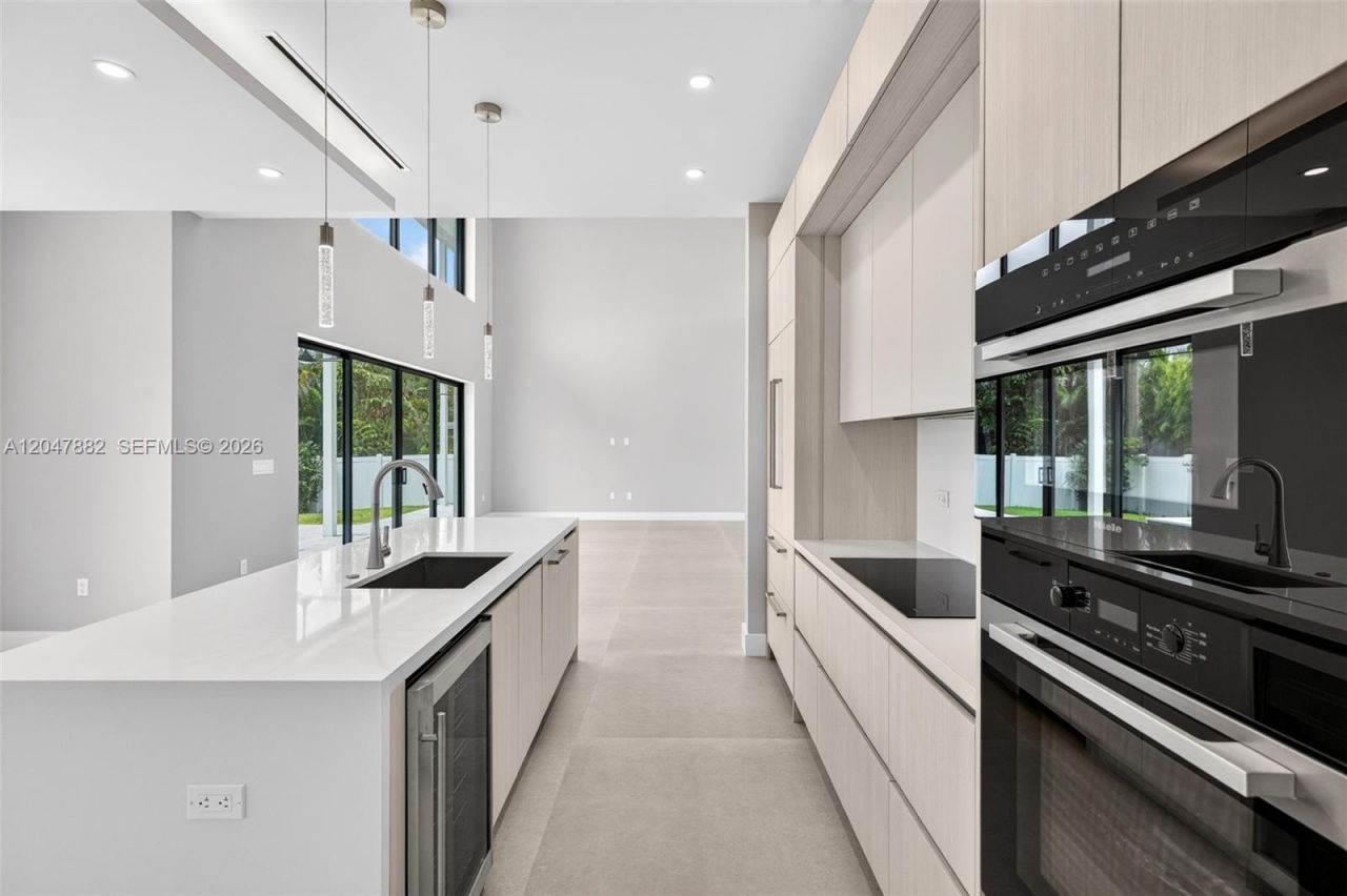 2015 NE 4th Ave, Wilton Manors, FL 33305 Photo