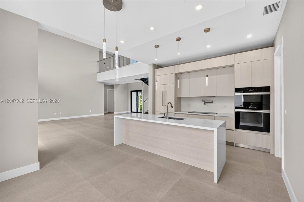 2015 NE 4th Ave, Wilton Manors, FL 33305 Photo