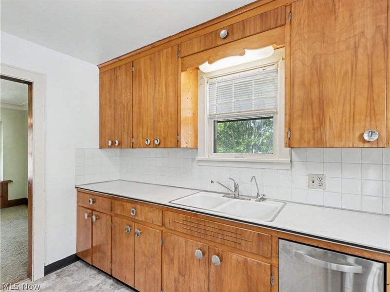 1458 Breiding Road, Akron, OH 44310 Photo 6