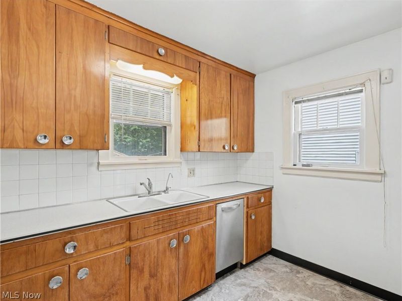 1458 Breiding Road, Akron, OH 44310 Photo 7