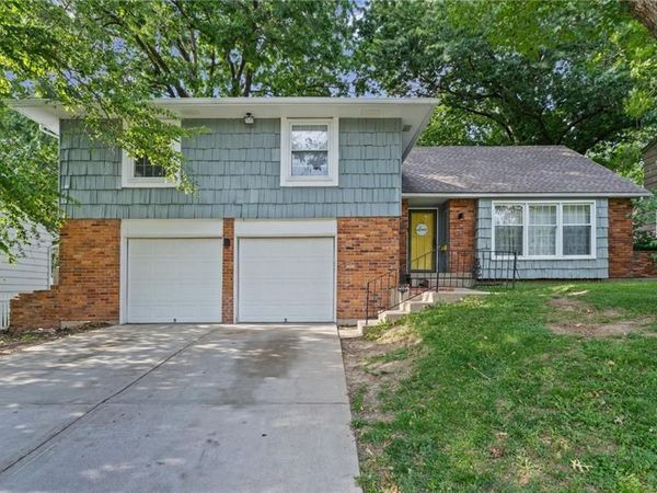 3728 BIRCHWOOD Drive, Kansas City, MO 64137