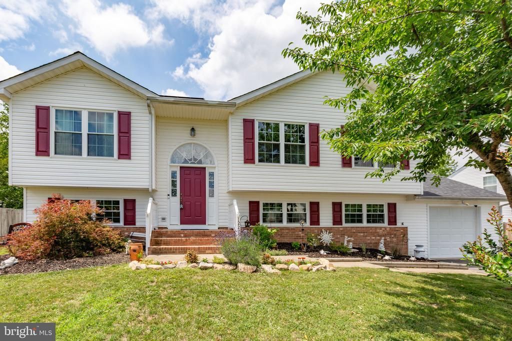 12215 Stonehenge Drive , Fredericksburg, VA 22407 Main Photo