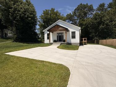 1011 W Shelby Street, Junction City, KY 40440