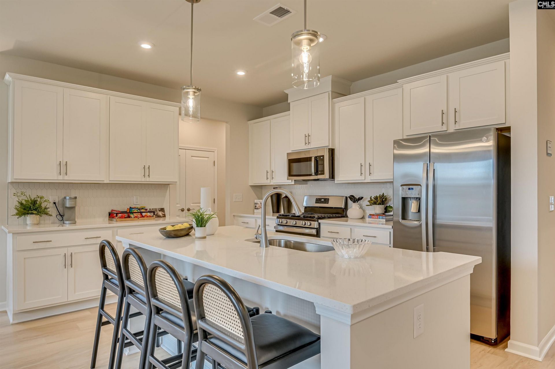 658 Griffon Drive  Photo 4