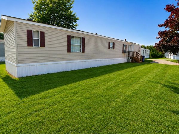 12717 S Grey Court, Wayland, MI 49348