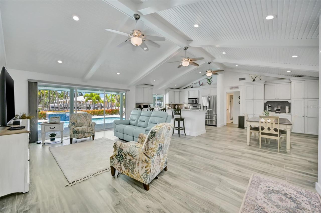 514 Key Royale Drive, Bradenton Beach, FL 34217 Photo
