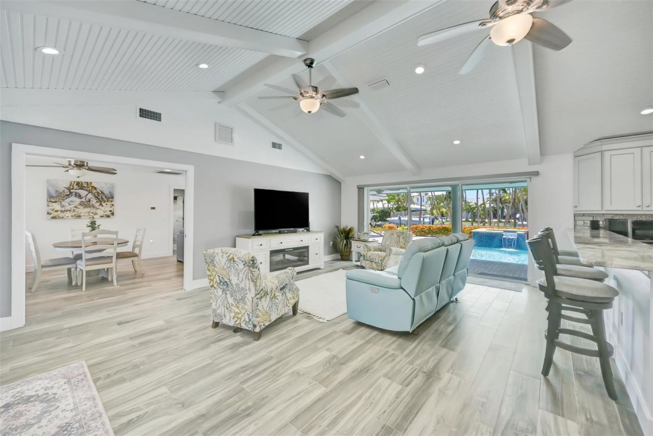 514 Key Royale Drive, Bradenton Beach, FL 34217 Photo