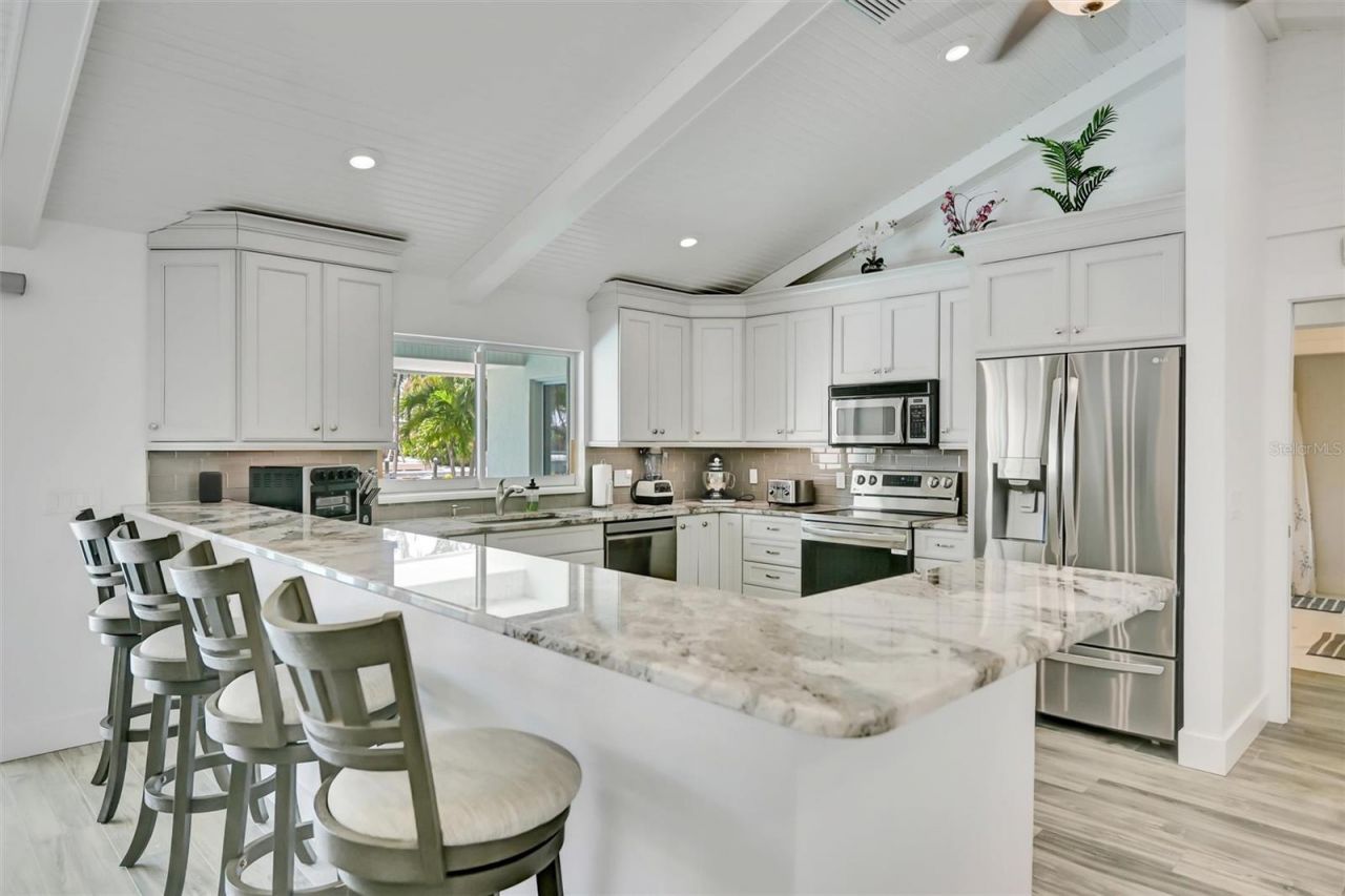 514 Key Royale Drive, Bradenton Beach, FL 34217 Photo