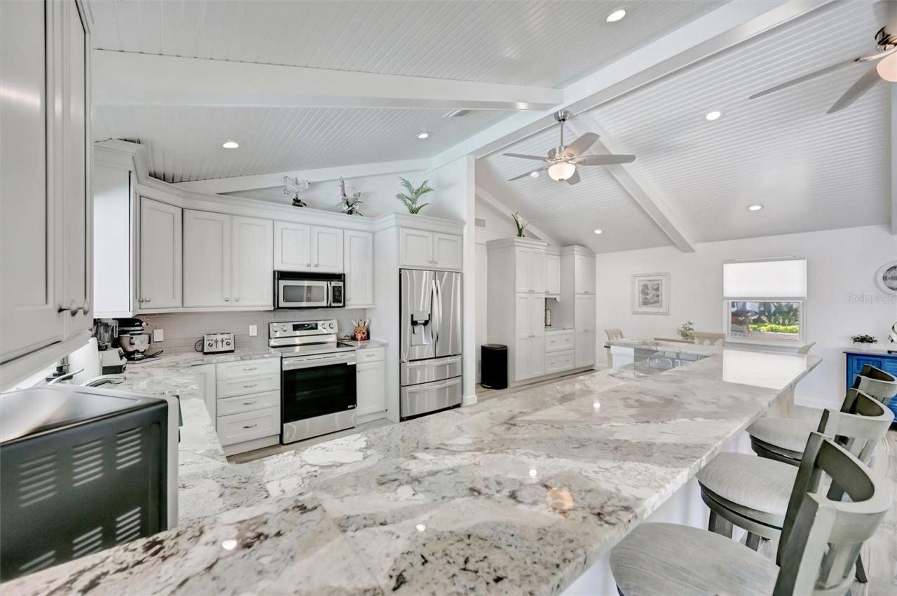 514 Key Royale Drive, Bradenton Beach, FL 34217 Photo