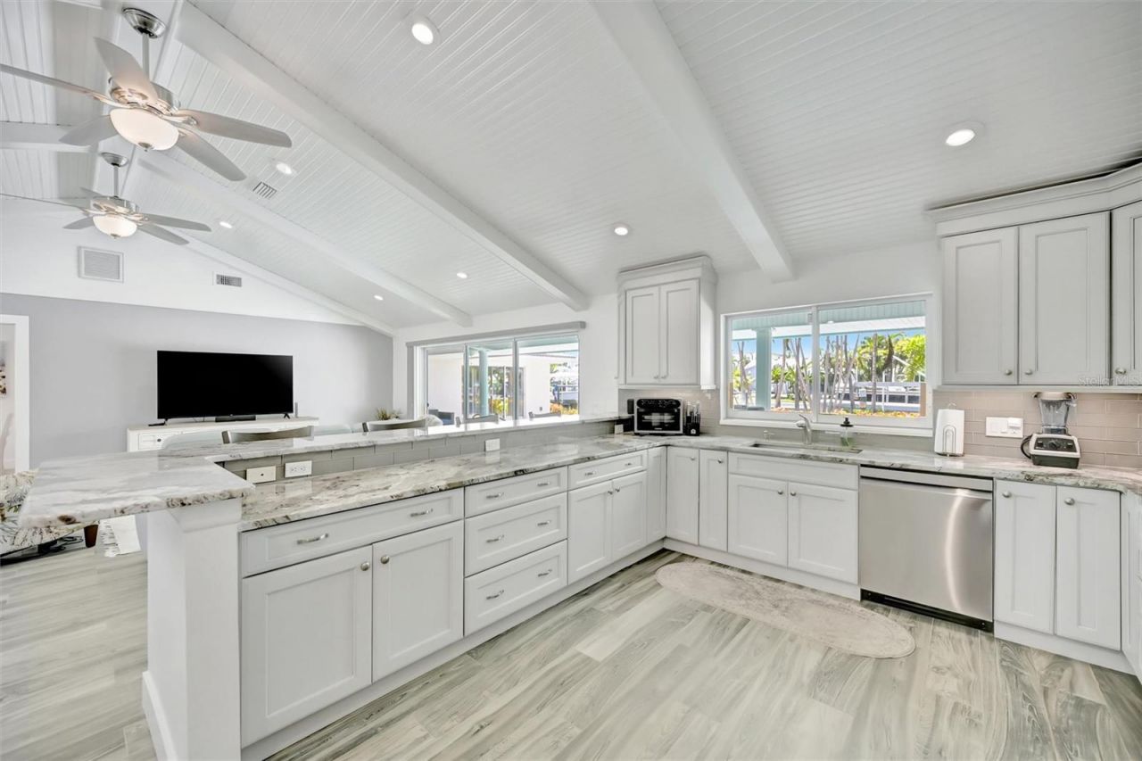 514 Key Royale Drive, Bradenton Beach, FL 34217 Photo