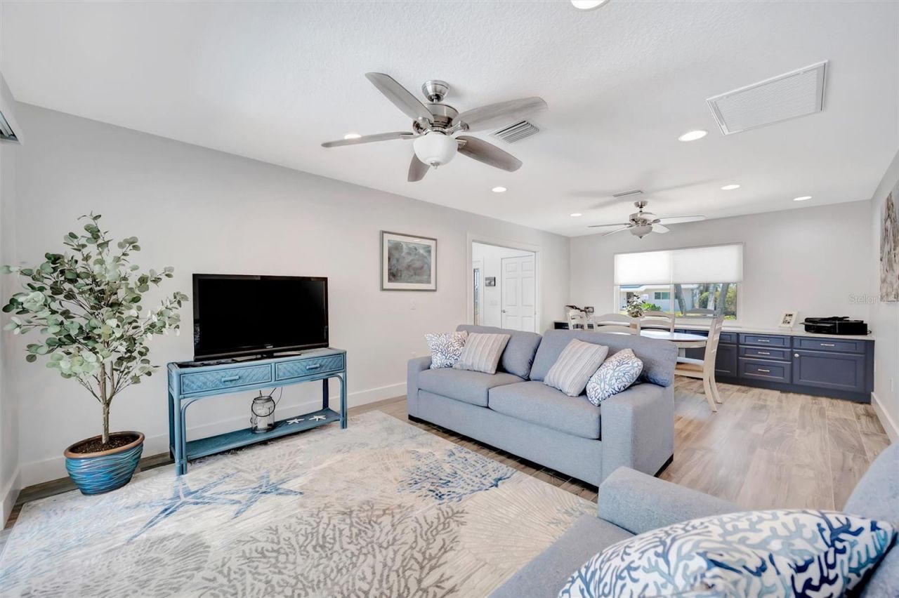 514 Key Royale Drive, Bradenton Beach, FL 34217 Photo