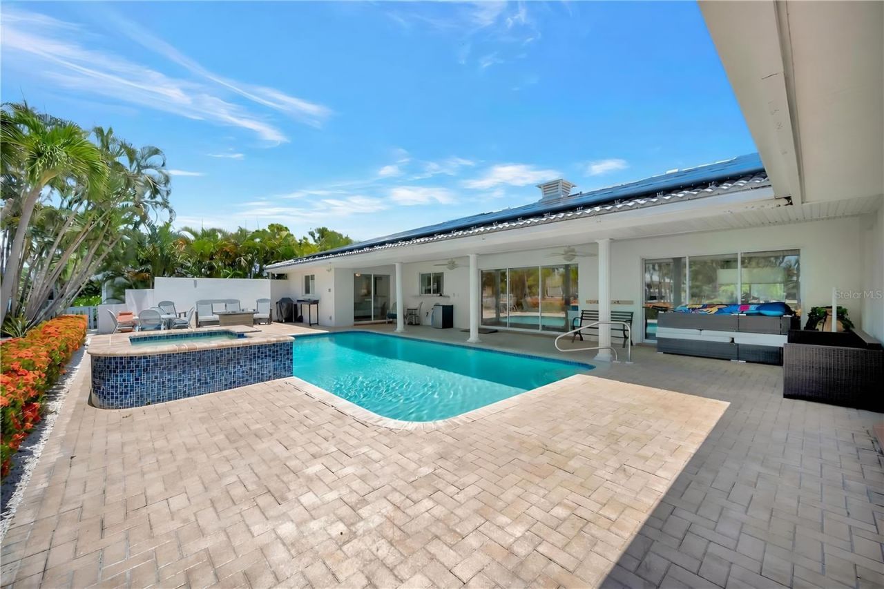 514 Key Royale Drive, Bradenton Beach, FL 34217 Photo