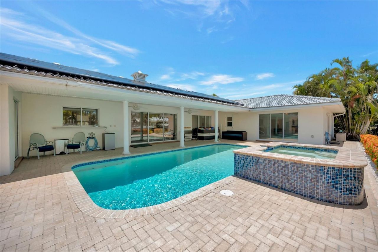 514 Key Royale Drive, Bradenton Beach, FL 34217 Photo