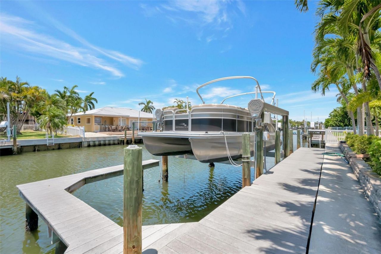 514 Key Royale Drive, Bradenton Beach, FL 34217 Photo