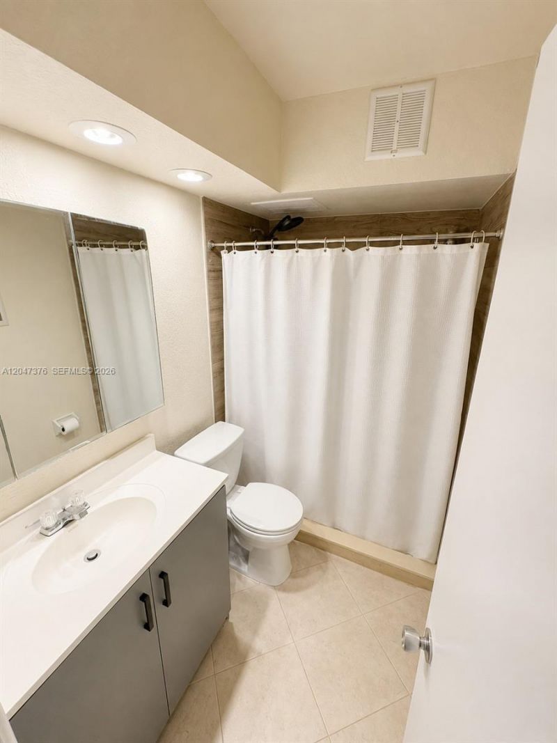 270 E Layne Blvd , Unit 110, Hallandale Beach, FL 33009 Photo