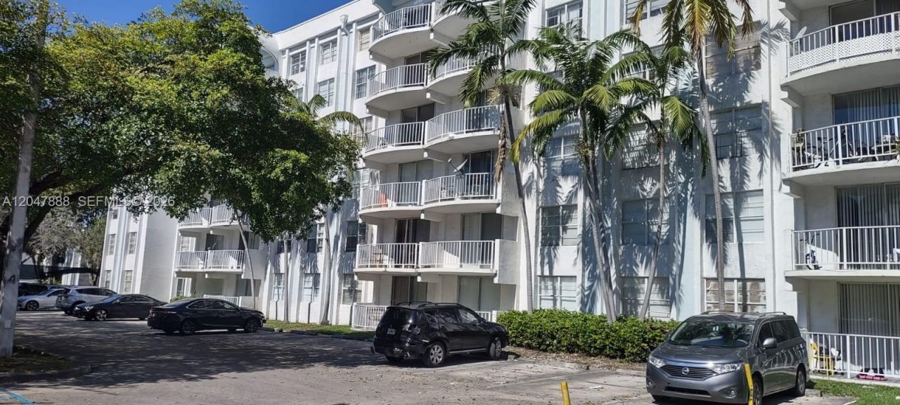 496 NW 165th Street Rd , Unit 608, Miami, FL 33169 Main Photo