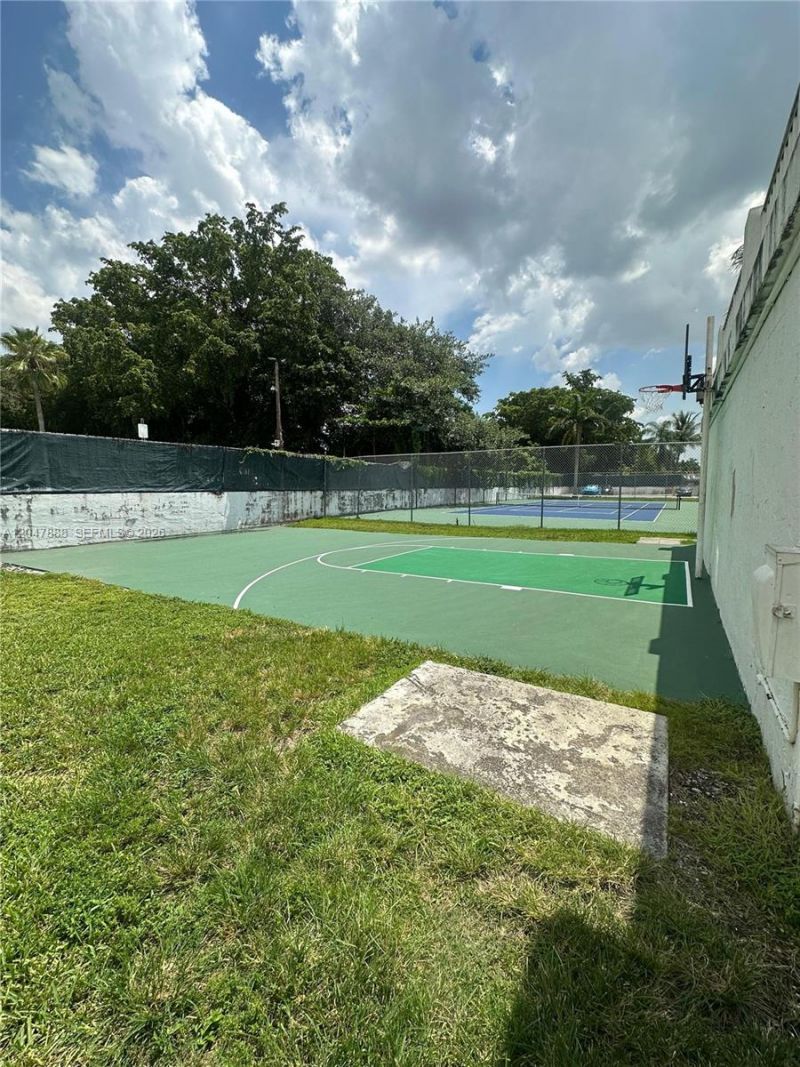 496 NW 165th Street Rd , Unit 608, Miami, FL 33169 Photo