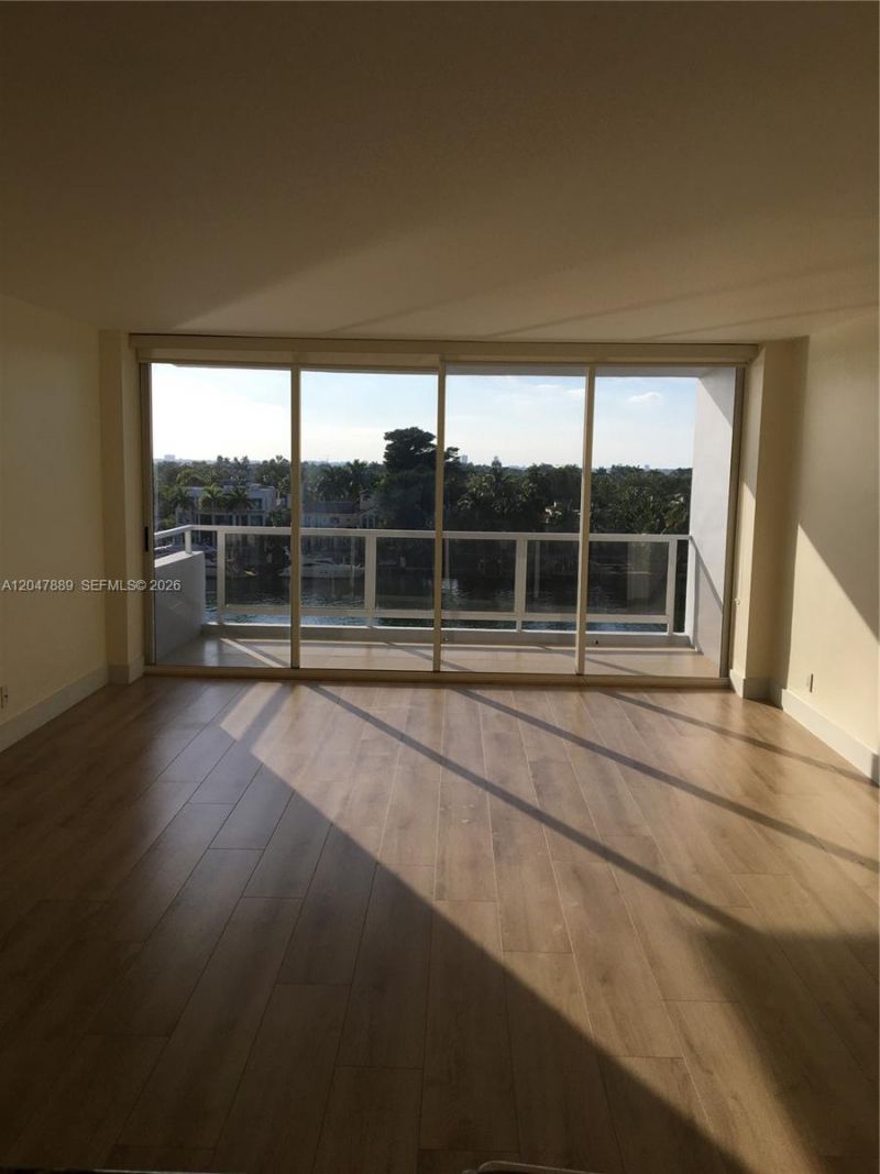 5700 Collins Ave , Unit 6J, Miami Beach, FL 33140 Photo