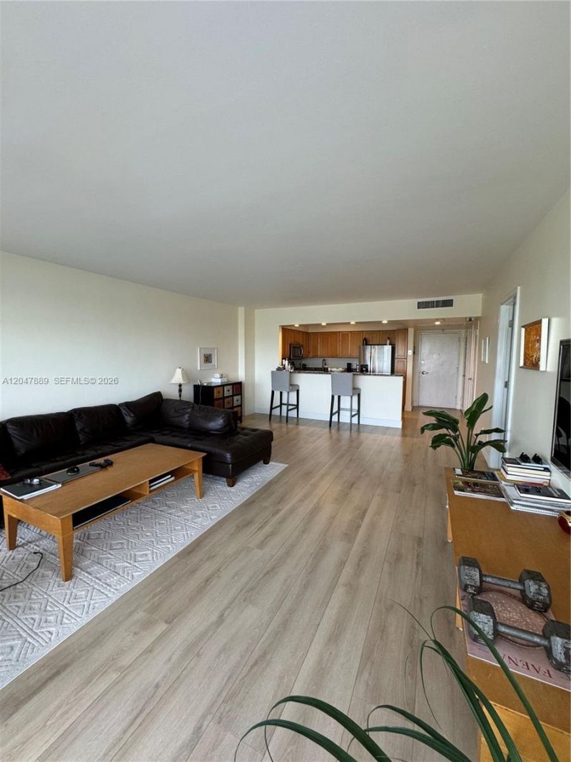 5700 Collins Ave , Unit 6J, Miami Beach, FL 33140 Photo
