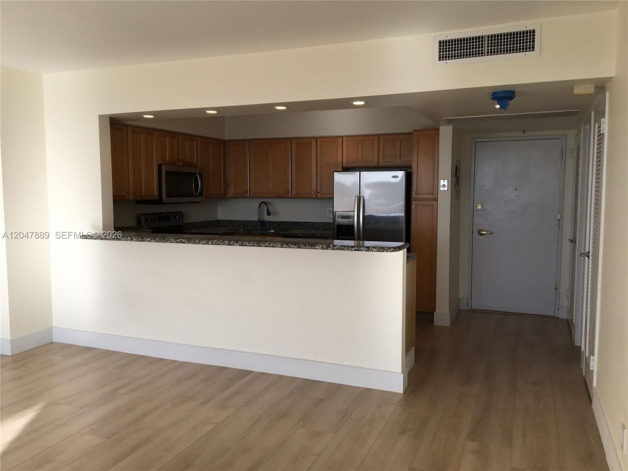 5700 Collins Ave , Unit 6J, Miami Beach, FL 33140 Photo