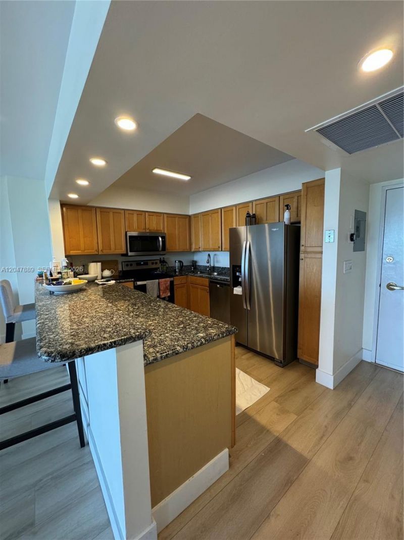 5700 Collins Ave , Unit 6J, Miami Beach, FL 33140 Photo