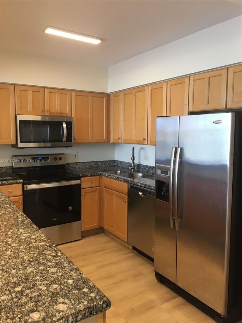 5700 Collins Ave , Unit 6J, Miami Beach, FL 33140 Photo
