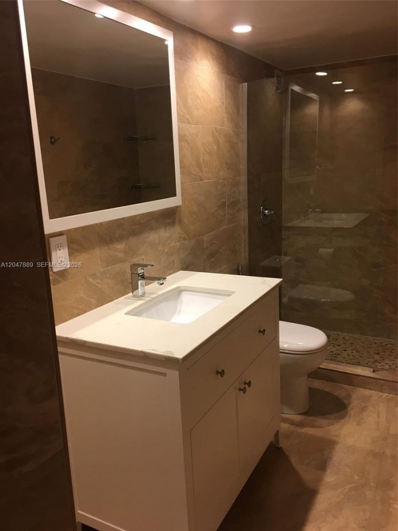 5700 Collins Ave , Unit 6J, Miami Beach, FL 33140 Photo
