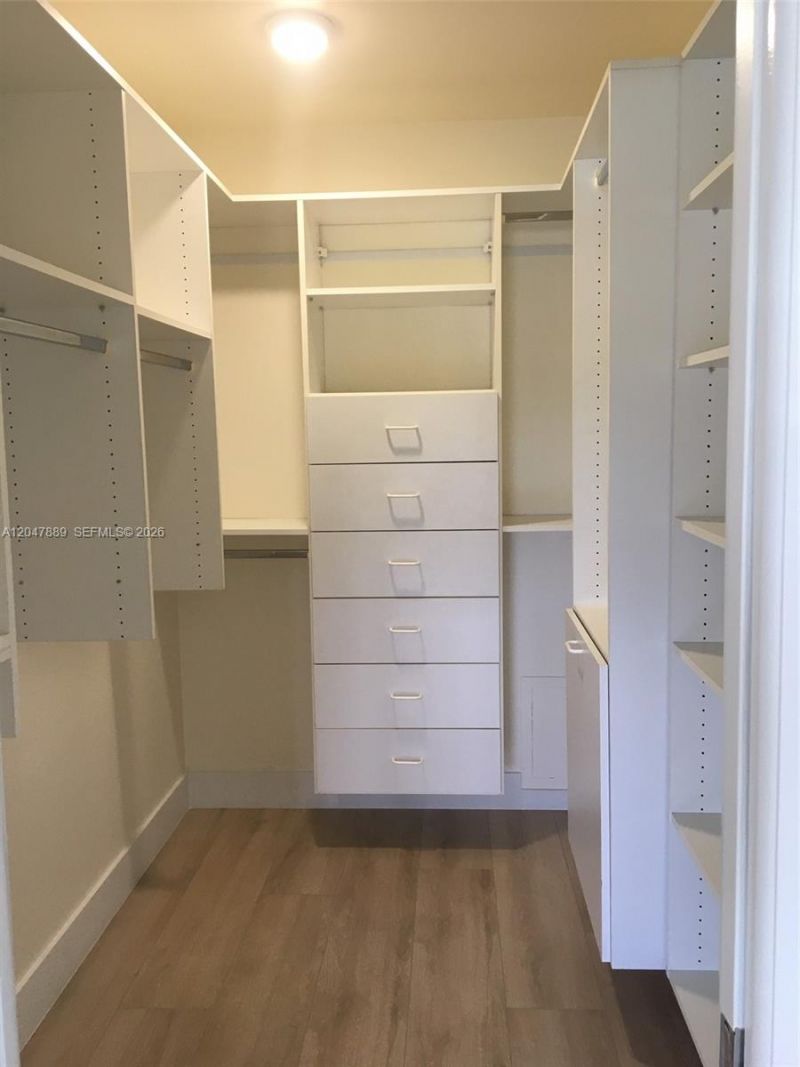 5700 Collins Ave , Unit 6J, Miami Beach, FL 33140 Photo
