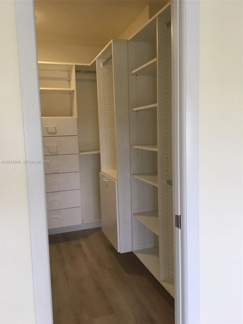 5700 Collins Ave , Unit 6J, Miami Beach, FL 33140 Photo