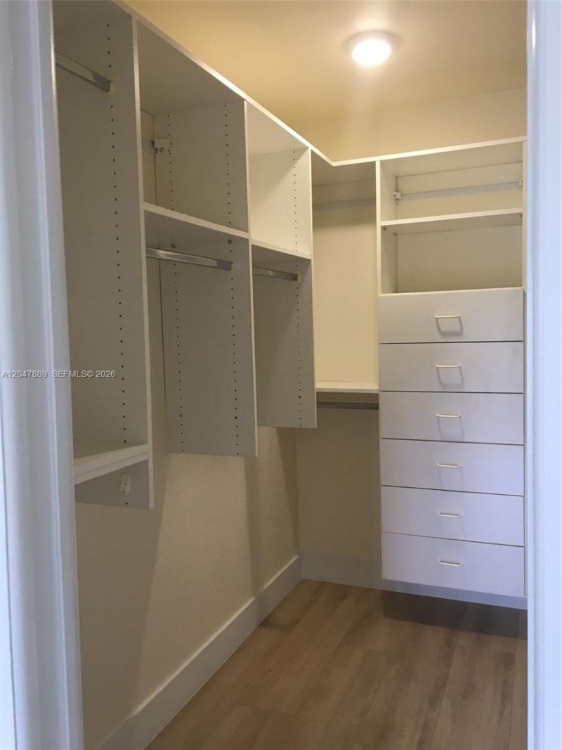 5700 Collins Ave , Unit 6J, Miami Beach, FL 33140 Photo