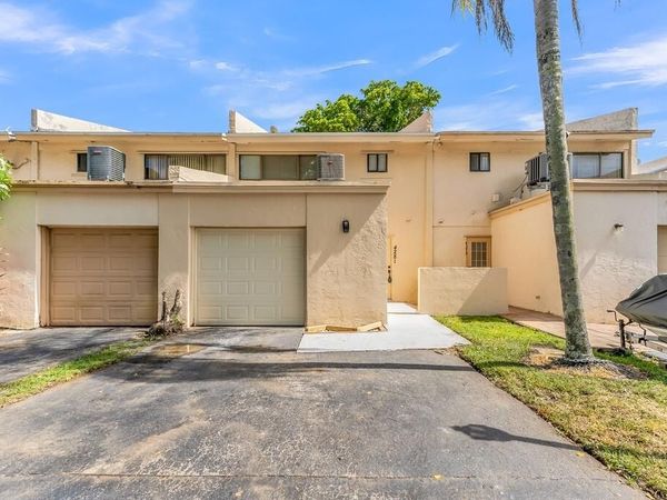 4281 NW 76th Avenue, Davie, FL 33328