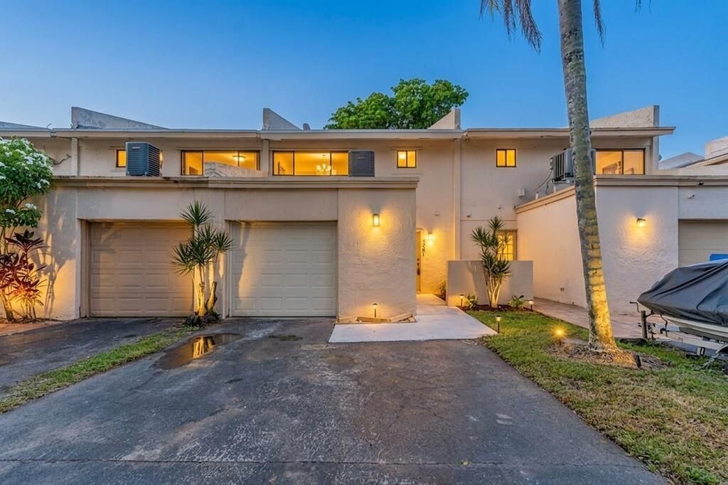 4281 NW 76th Avenue, Davie, FL 33328 Photo