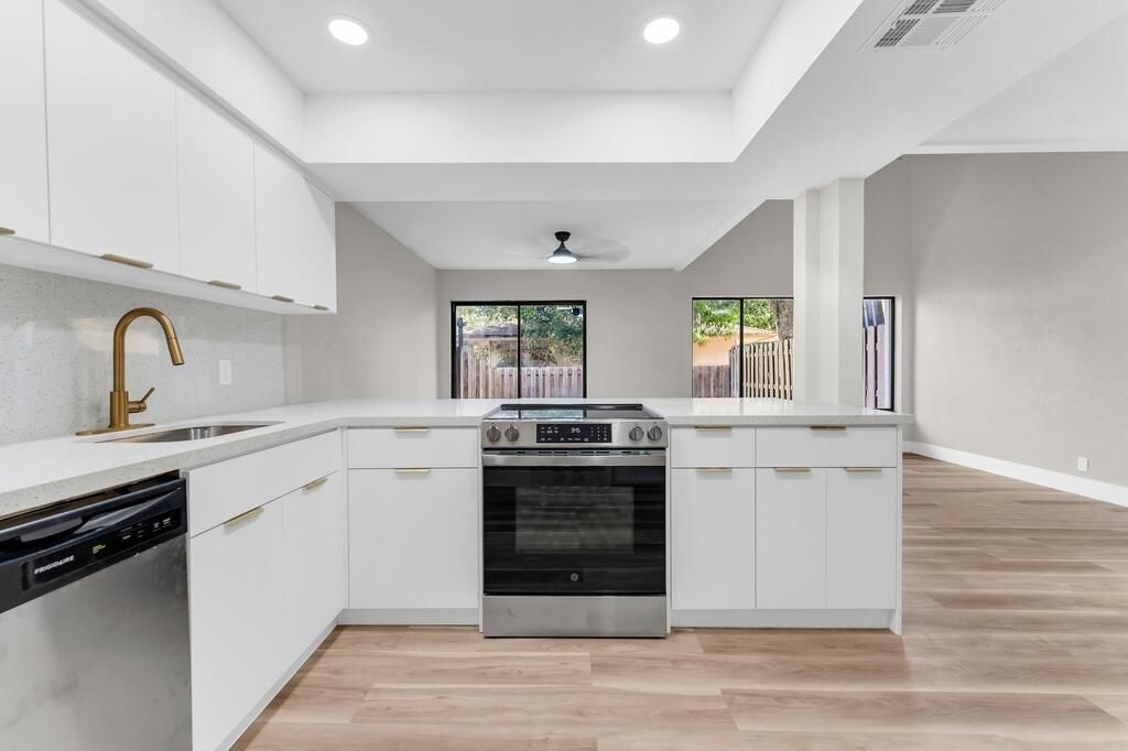 4281 NW 76th Avenue, Davie, FL 33328 Photo