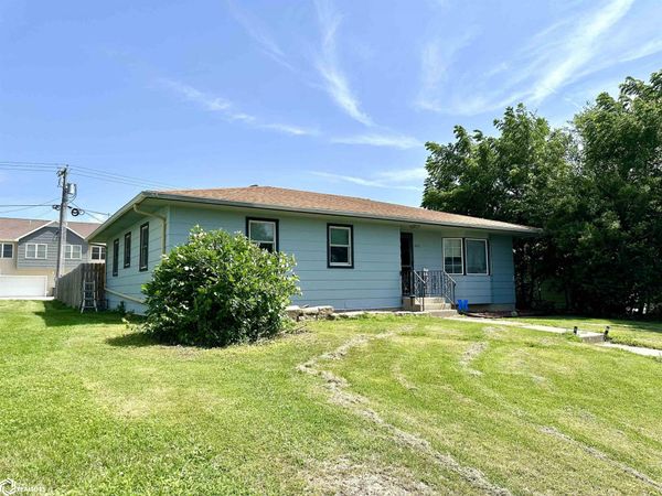 203 E Dallas Street, Montezuma, IA 50171