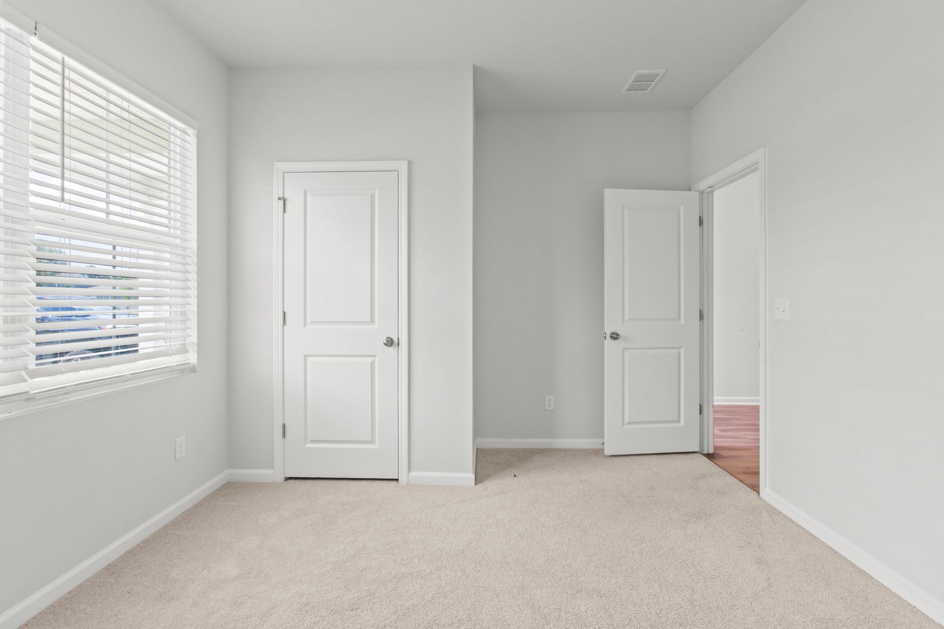 293 W Bradford Pointe Drive Photo 8