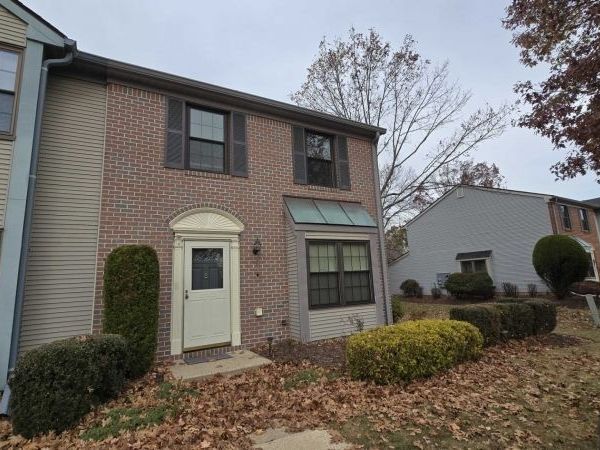 16 Lyon Ln, Franklin, NJ 08823