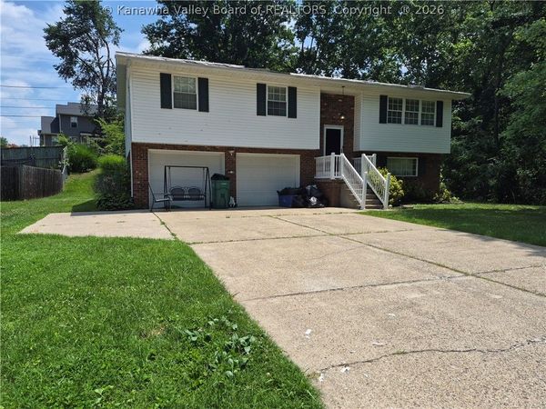 34 White Rock Drive, Hurricane, WV 25526