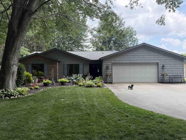 624 North Shore Drive, Kendallville, IN 46755