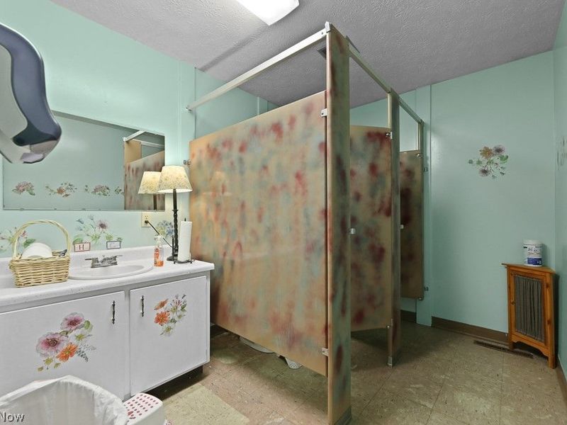 1887 W Beech Street, Alliance, OH 44601 Photo 22