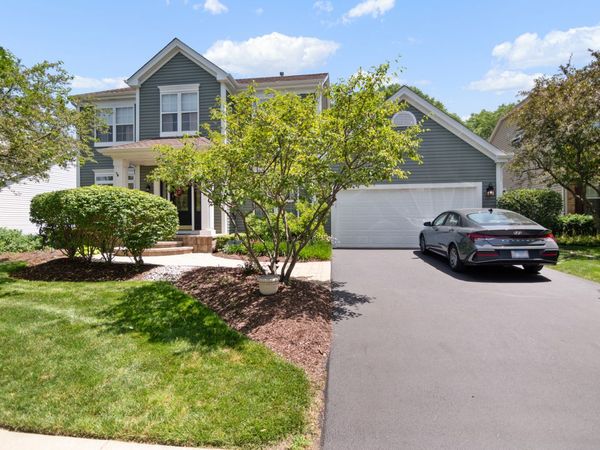 597 CLIFFWOOD Lane , Gurnee, IL 60031