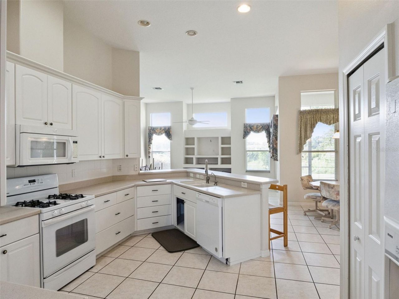 21606 King Henry Avenue , Leesburg, FL 34748 Photo