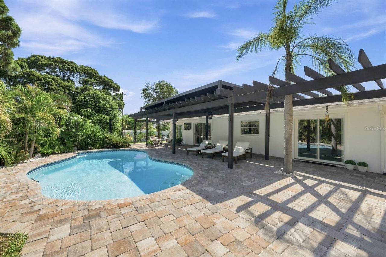 14297 Geneva Drive, Largo, FL 33774 Photo
