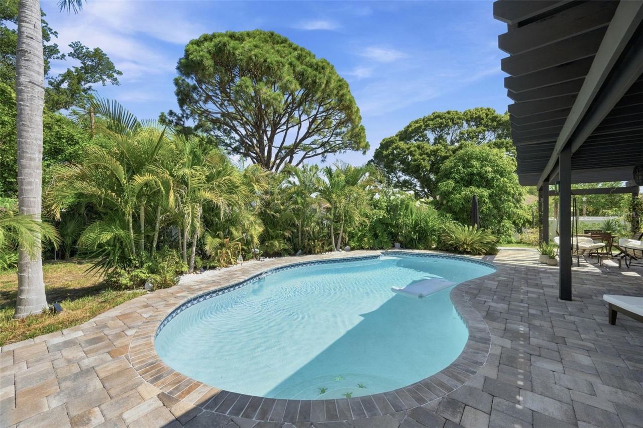 14297 Geneva Drive, Largo, FL 33774 Photo