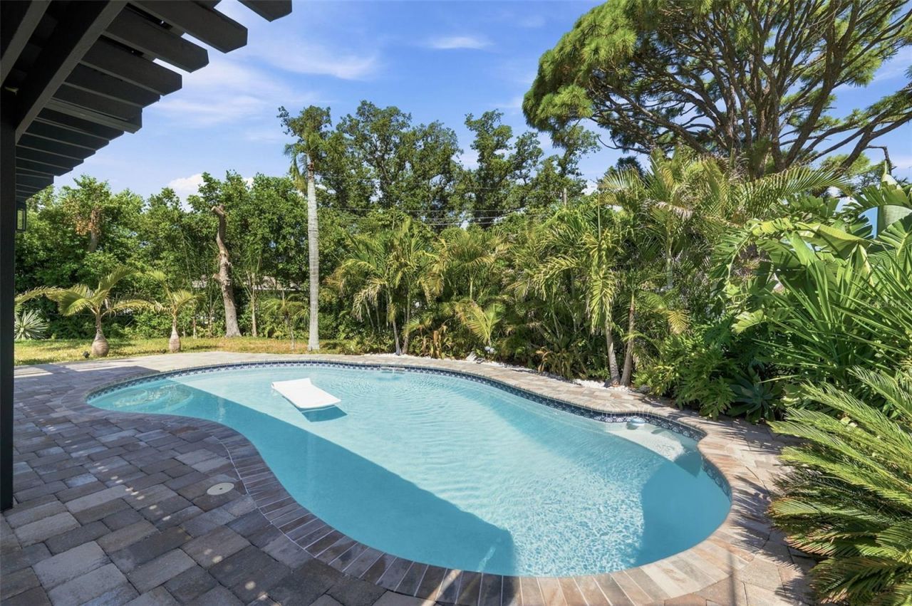 14297 Geneva Drive, Largo, FL 33774 Photo