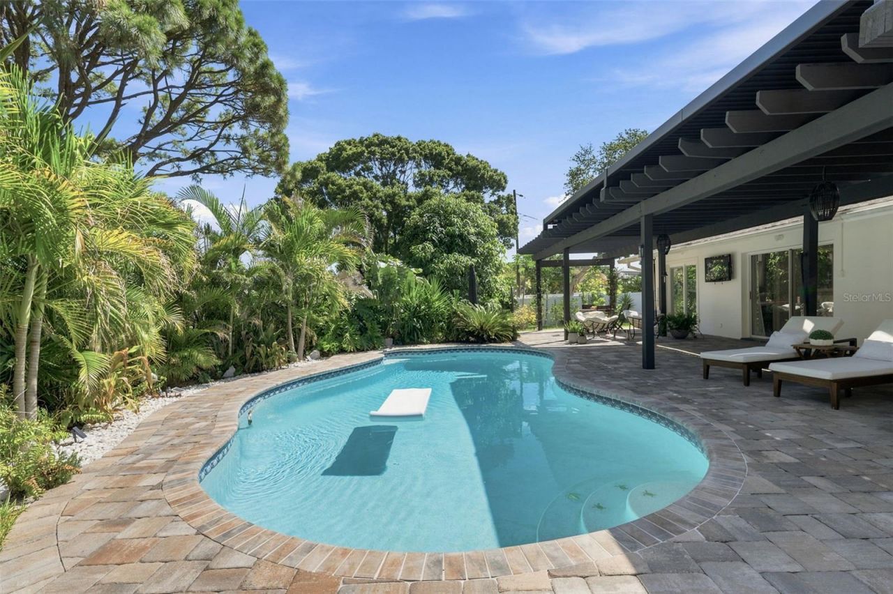 14297 Geneva Drive, Largo, FL 33774 Photo