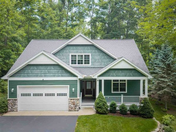 2525 Rosewood Lane, Petoskey, MI 49770